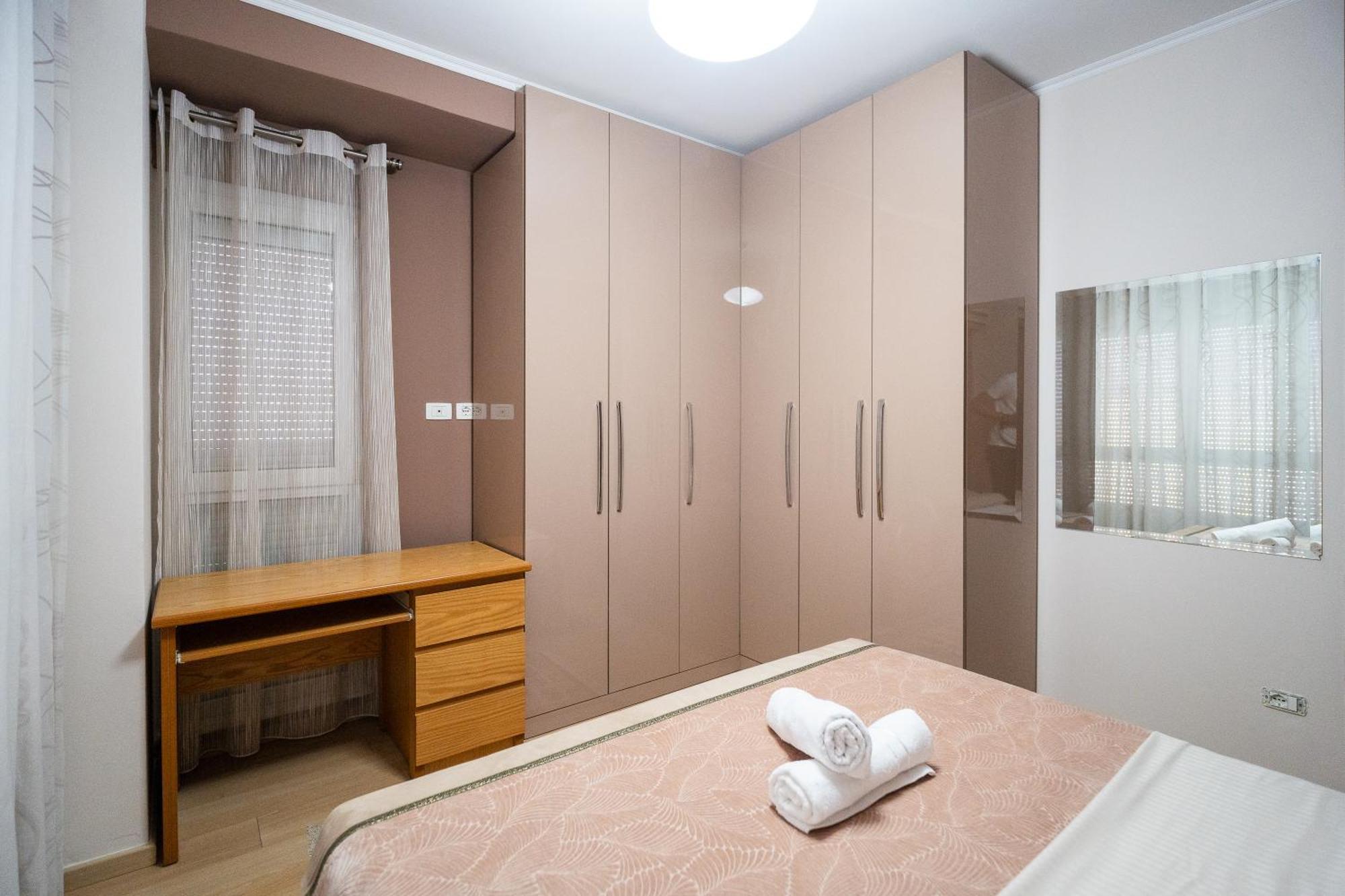 House Center Apartment
